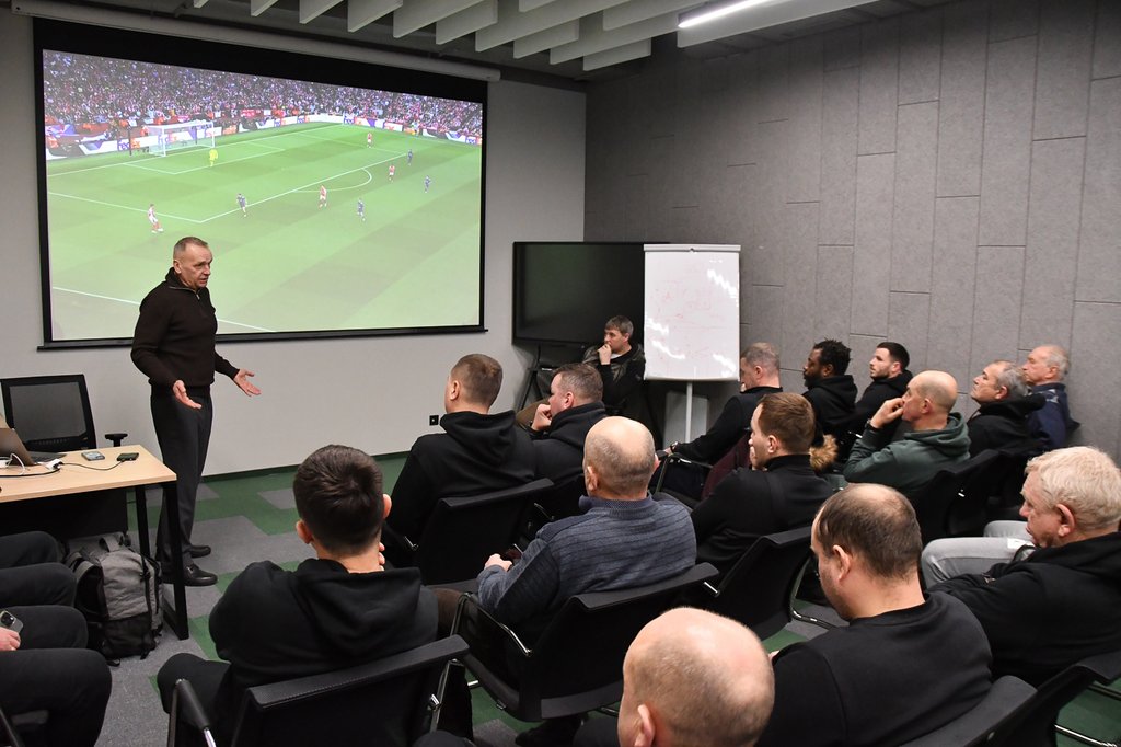 TYS_1467trenera_030226