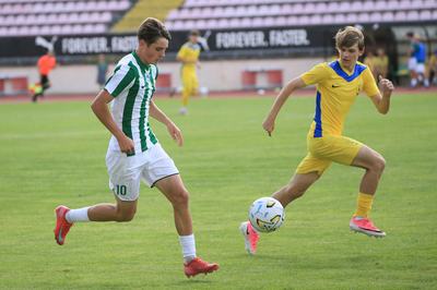 Winn_soccer_Karpaty19_vs_LivyyBereg19_4-2_(Kraws_X)_4131020926